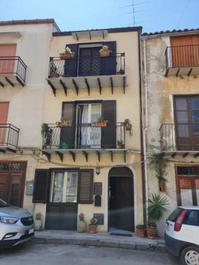 casa Ennio by Villa Paola Ciminna